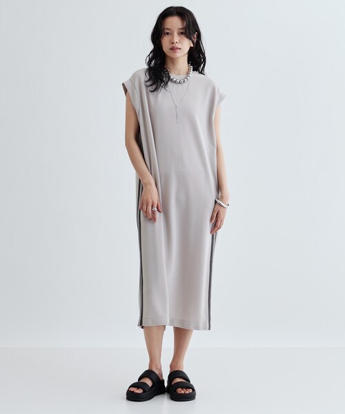 GALLEST(ギャレスト)の「サイドラインジョーゼットワンピース(ワンピース・レディース・ライトグレー/ブラック・36/38)」の15枚目の写真