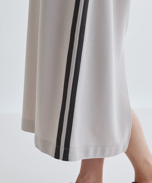 GALLEST(ギャレスト)の「サイドラインジョーゼットワンピース(ワンピース・レディース・ライトグレー/ブラック・36/38)」の10枚目の写真