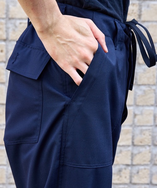 WILD LIFE TAILOR Adam et Rope'（ワイルドテーラーアダムエロペ　）の「【WILD LIFE TAILOR】ライトウーステッド ベイカーパンツ（その他パンツ・メンズ・ネイビー/チャコールグレー・L/M）」の16枚目の写真