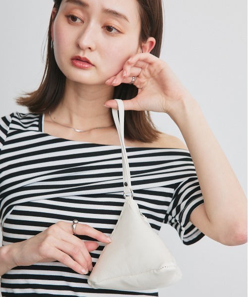 ad thie(アドティエ)の「トライアングル ミニハンドバッグ(ハンドバッグ・レディース・ベージュ/ブラック/ライトパープル/ブラック系その他/オフホワイト/ホワイト系その他・FREE)」の7枚目の写真