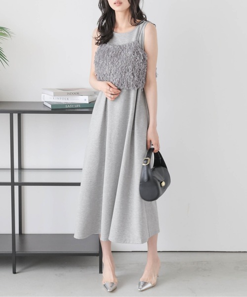 AMELY(エミリー)の「フェザーフリンジビスチェ+ワンピース セットアップ(ワンピース・レディース・ネイビー/ブラック/グレー・フリー)」の3枚目の写真