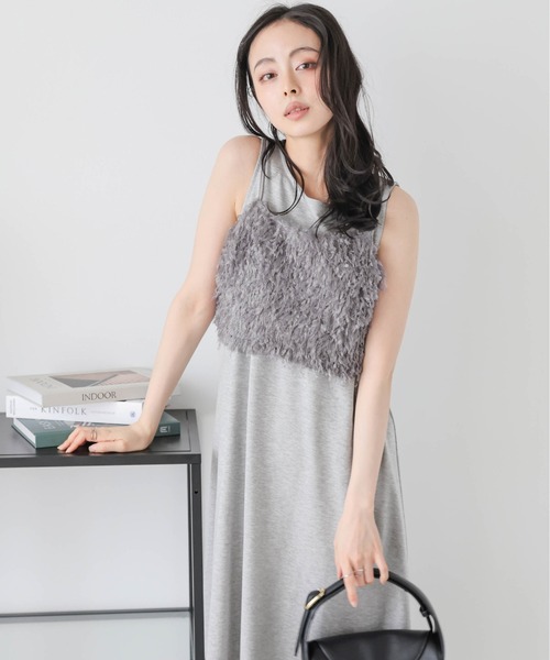 AMELY(エミリー)の「フェザーフリンジビスチェ+ワンピース セットアップ(ワンピース・レディース・ネイビー/ブラック/グレー・フリー)」の18枚目の写真