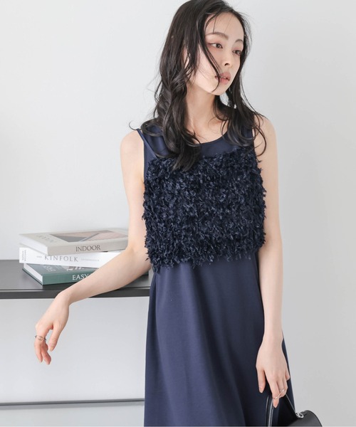 AMELY(エミリー)の「フェザーフリンジビスチェ+ワンピース セットアップ(ワンピース・レディース・ネイビー/ブラック/グレー・フリー)」の5枚目の写真