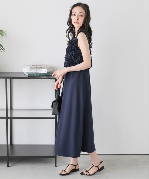AMELY(エミリー)の「フェザーフリンジビスチェ+ワンピース セットアップ(ワンピース・レディース・ネイビー/ブラック/グレー・フリー)」の7枚目の写真