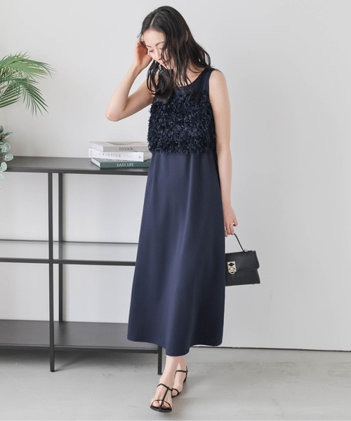 AMELY(エミリー)の「フェザーフリンジビスチェ+ワンピース セットアップ(ワンピース・レディース・ネイビー/ブラック/グレー・フリー)」の8枚目の写真