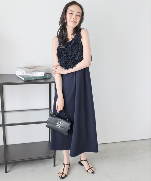 AMELY(エミリー)の「フェザーフリンジビスチェ+ワンピース セットアップ(ワンピース・レディース・ネイビー/ブラック/グレー・フリー)」の9枚目の写真