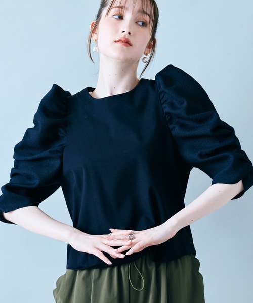 Audie a Muses(オーディアミューズ)の「異素材ボリュームスリーブカットソー(Tシャツ/カットソー・レディース・ブラック/オフホワイト・38/42)」の1枚目の写真