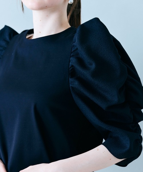 Audie a Muses(オーディアミューズ)の「異素材ボリュームスリーブカットソー(Tシャツ/カットソー・レディース・ブラック/オフホワイト・38/42)」の8枚目の写真