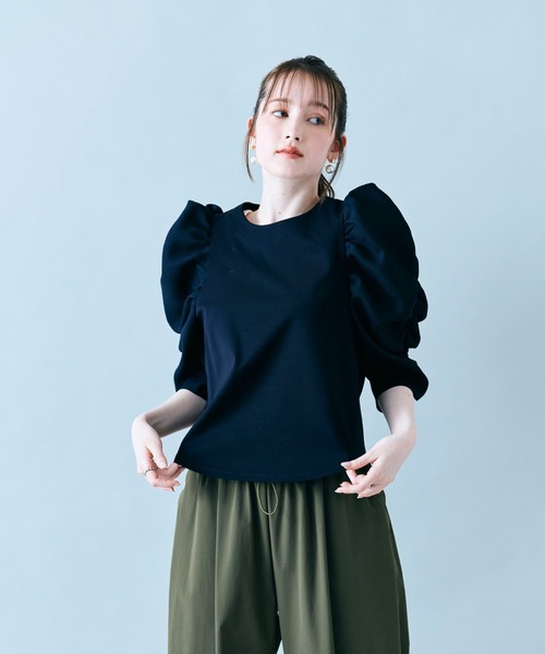 Audie a Muses(オーディアミューズ)の「異素材ボリュームスリーブカットソー(Tシャツ/カットソー・レディース・ブラック/オフホワイト・38/42)」の9枚目の写真