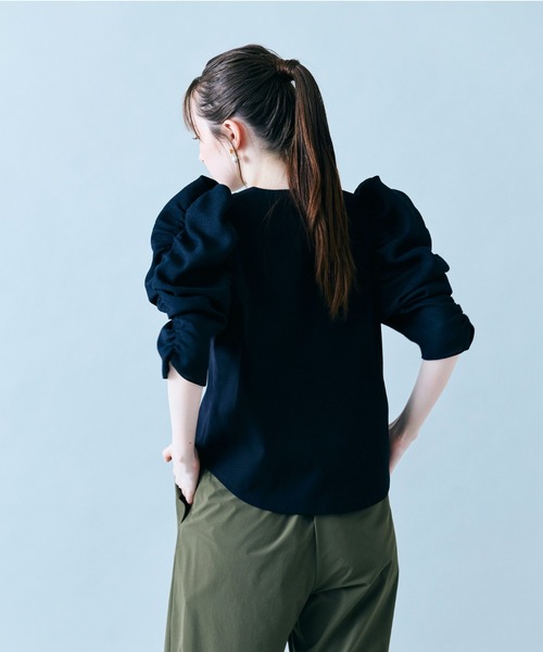 Audie a Muses(オーディアミューズ)の「異素材ボリュームスリーブカットソー(Tシャツ/カットソー・レディース・ブラック/オフホワイト・38/42)」の11枚目の写真