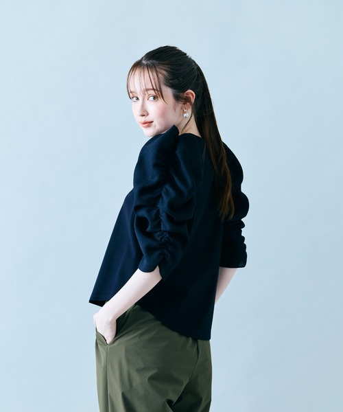 Audie a Muses(オーディアミューズ)の「異素材ボリュームスリーブカットソー(Tシャツ/カットソー・レディース・ブラック/オフホワイト・38/42)」の12枚目の写真