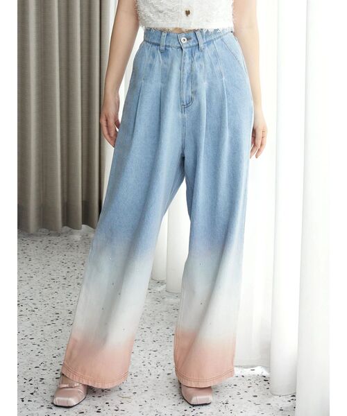 CALNAMUR（カルナムール）の「グラデーションデニムパンツ（デニムパンツ・レディース・ライトブルー/グレー・SMALL/MEDIUM）」の2枚目の写真