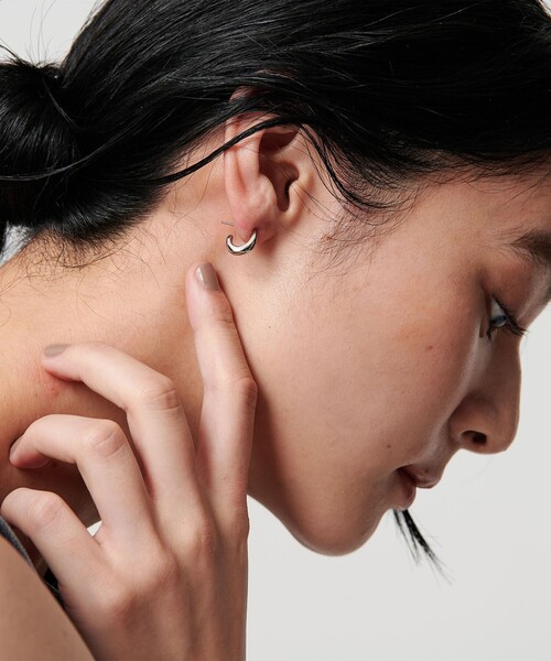 by Preek（バイプリーク）の「＜by Preek＞タイニー フープ ピアス（ピアス（両耳用）・レディース・ゴールド/シルバー・FREE）」の3枚目の写真