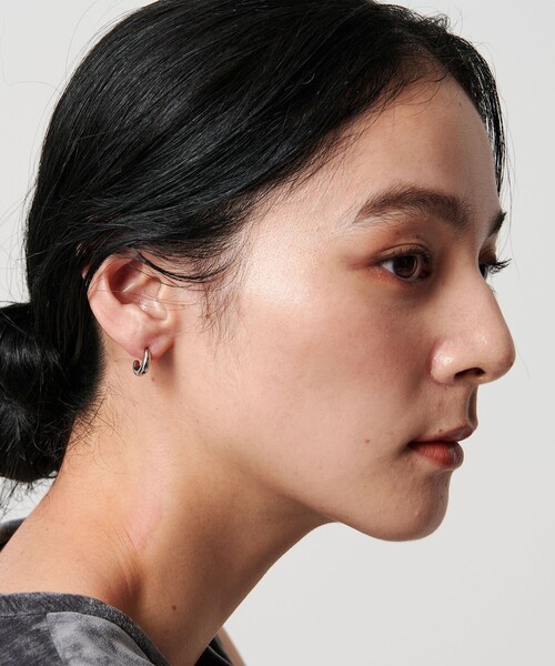 by Preek（バイプリーク）の「＜by Preek＞タイニー フープ ピアス（ピアス（両耳用）・レディース・ゴールド/シルバー・FREE）」の4枚目の写真