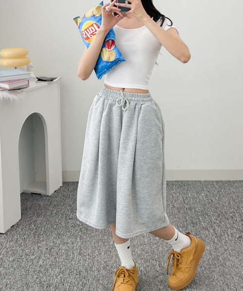 VIVID LADY(ビビッドレディー)の「バミューダ ワイド スウェットパンツ(スウェットパンツ・レディース・ブラック/グレー/ライトグレー・FREE)」の4枚目の写真