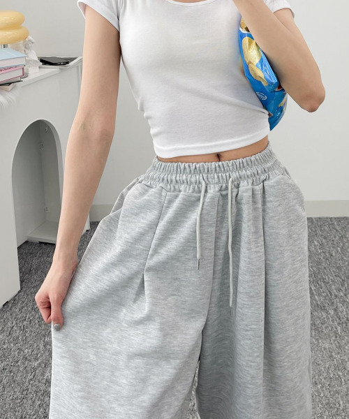 VIVID LADY(ビビッドレディー)の「バミューダ ワイド スウェットパンツ(スウェットパンツ・レディース・ブラック/グレー/ライトグレー・FREE)」の6枚目の写真