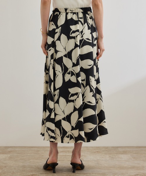 ROPE'（ロペ）の「DEVEAUXジオメトリックフラワーイージースカート（スカート・レディース・ブラック/オレンジ・38/36）」の5枚目の写真