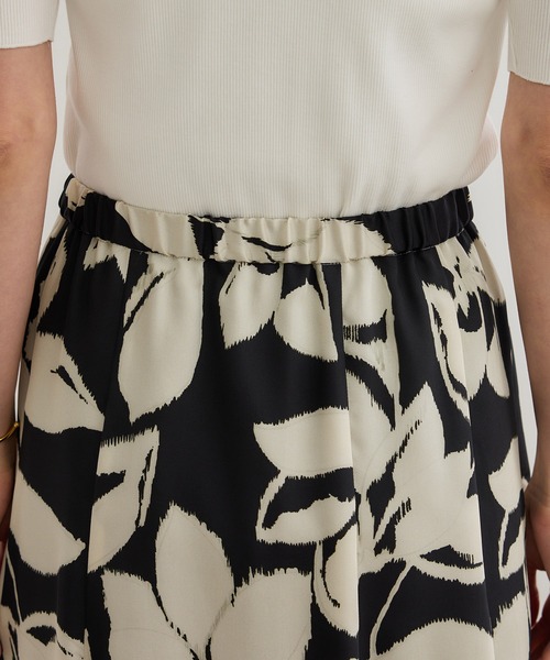 ROPE'（ロペ）の「DEVEAUXジオメトリックフラワーイージースカート（スカート・レディース・ブラック/オレンジ・38/36）」の6枚目の写真