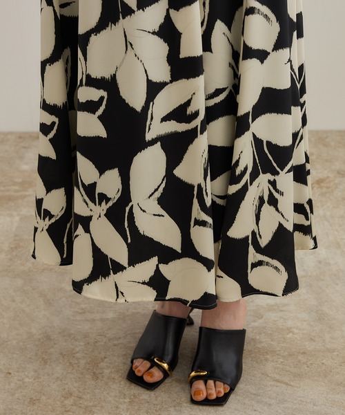 ROPE'（ロペ）の「DEVEAUXジオメトリックフラワーイージースカート（スカート・レディース・ブラック/オレンジ・38/36）」の8枚目の写真