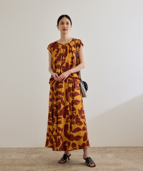 ROPE'（ロペ）の「DEVEAUXジオメトリックフラワーイージースカート（スカート・レディース・ブラック/オレンジ・38/36）」の4枚目の写真