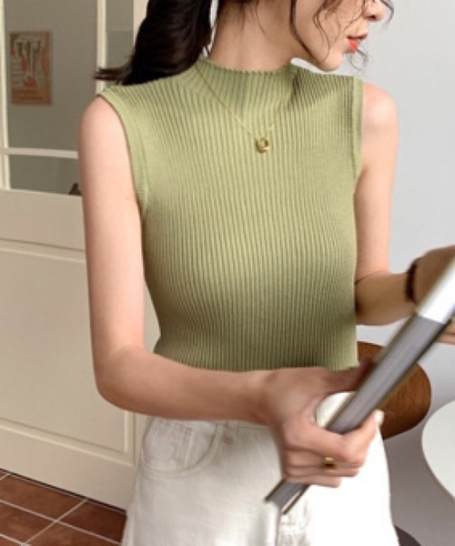 VIBGYOR（ヴィブジョー）の「urbanfemine./ノースリーブニット U7037（ニット/セーター・レディース・ブラック/イエロー/ホワイト/グリーン/グレー/ベージュ・FREE）」の5枚目の写真