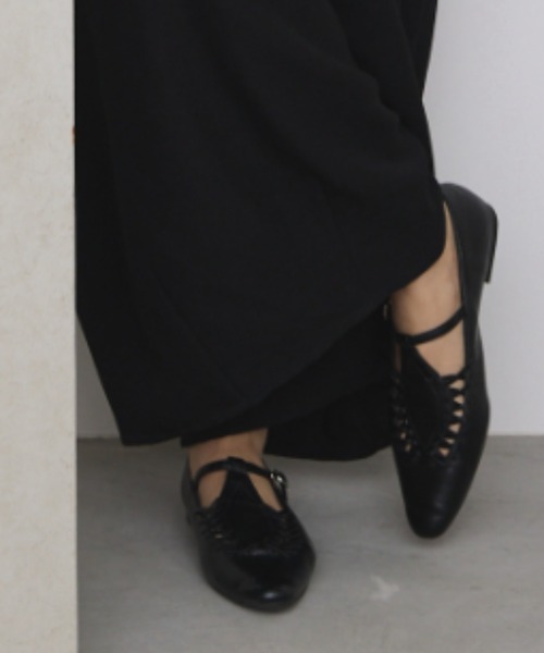 Libra Cue(リブラ キュー)の「Tストラップレースアップシューズ(パンプス・レディース・ブラック・LARGE/MEDIUM/SMALL)」の5枚目の写真