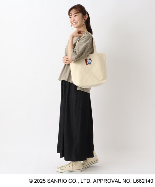 one'sterrace（ワンズテラス）の「【ワンズテラス限定】サンリオキャラクターズ コントラリーバッグ ハローキティ（トートバッグ・レディース・アイボリー系8・99）」の10枚目の写真