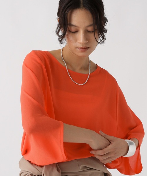 Elura(エルーラ)の「袖スリットドルマンプルオーバー/590648(シャツ/ブラウス・レディース・ブラック/オフホワイト/オレンジ/ダークブラウン・FREE)」の4枚目の写真