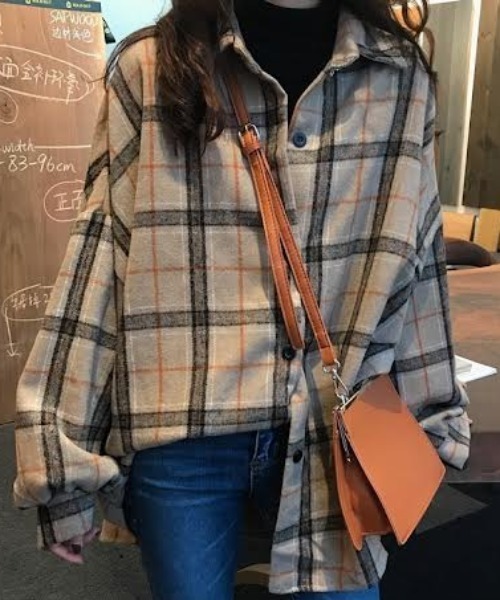 cammie(キャミー)の「チェックオーバーサイズ起毛シャツ(シャツ/ブラウス・レディース・ベージュ/ブルー・LARGE/MEDIUM)」の1枚目の写真