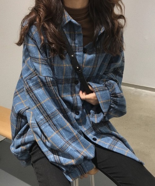 cammie(キャミー)の「チェックオーバーサイズ起毛シャツ(シャツ/ブラウス・レディース・ベージュ/ブルー・LARGE/MEDIUM)」の9枚目の写真