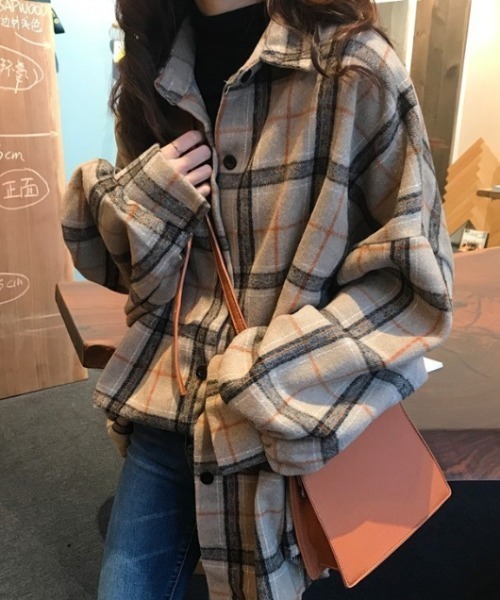 cammie(キャミー)の「チェックオーバーサイズ起毛シャツ(シャツ/ブラウス・レディース・ベージュ/ブルー・LARGE/MEDIUM)」の3枚目の写真