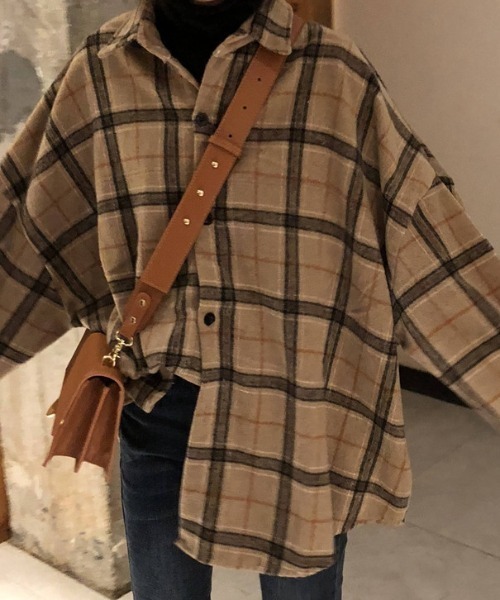 cammie(キャミー)の「チェックオーバーサイズ起毛シャツ(シャツ/ブラウス・レディース・ベージュ/ブルー・LARGE/MEDIUM)」の5枚目の写真