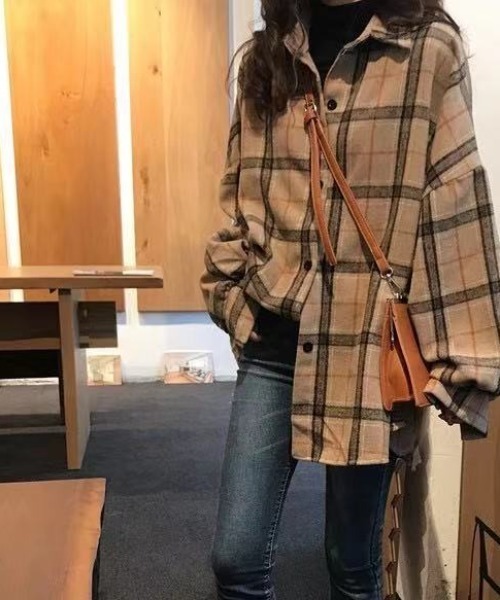 cammie(キャミー)の「チェックオーバーサイズ起毛シャツ(シャツ/ブラウス・レディース・ベージュ/ブルー・LARGE/MEDIUM)」の4枚目の写真