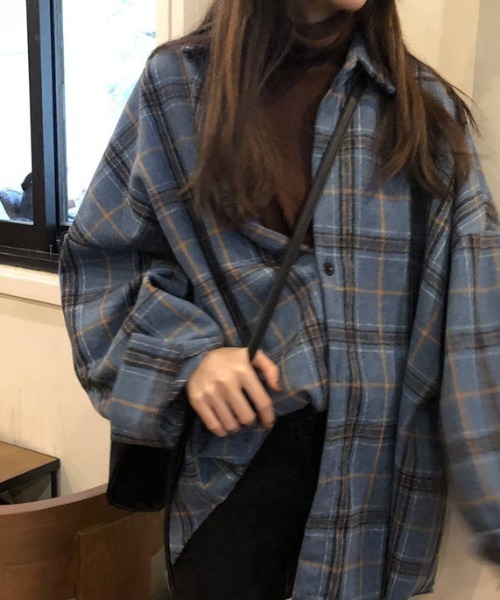 cammie(キャミー)の「チェックオーバーサイズ起毛シャツ(シャツ/ブラウス・レディース・ベージュ/ブルー・LARGE/MEDIUM)」の7枚目の写真