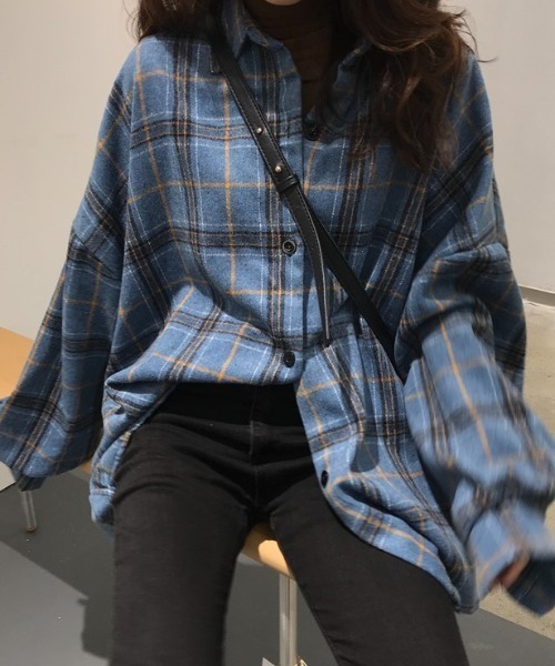 cammie(キャミー)の「チェックオーバーサイズ起毛シャツ(シャツ/ブラウス・レディース・ベージュ/ブルー・LARGE/MEDIUM)」の8枚目の写真