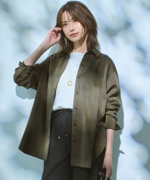 新品タグ付き【美品】23区　スエーディーサテンシャツ　完売品 見上愛さん着用/Oggi10月号掲載/洗える】スエーディーサテン シャツ