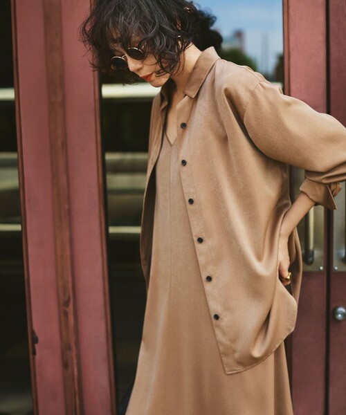 見上愛さん着用/Oggi10月号掲載/洗える】スエーディーサテン シャツ