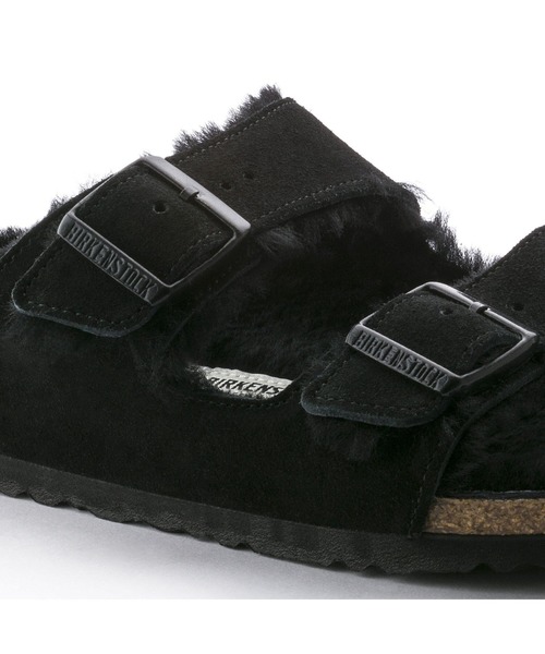 BIRKENSTOCK(ビルケンシュトック)の「【公式】ビルケンシュトック Arizona Shearling/アリゾナ シアリング スエードレザー(サンダル・メンズ・ブラック・23cm【ナロー幅】/22.5cm【ナロー幅】/25cm【ナロー幅】/24.5cm【ナロー幅】)」の2枚目の写真