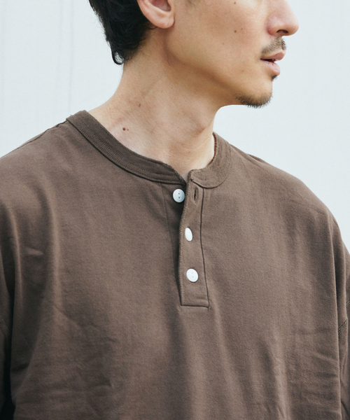 Healthknit（ヘルスニット）の「Health knit / ヘルスニット 別注 ヘンリー ネックロンT（Tシャツ/カットソー・メンズ・ホワイト/ブラウン/ブラック/グレー・MEDIUM/LARGE）」の18枚目の写真