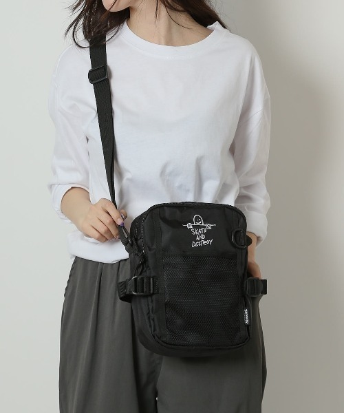 BACKYARD FAMILY(バックヤードファミリー)の「THRASHER 縦型ショルダーバッグ(ショルダーバッグ・レディース・ブラック×ライム/ブラック×ホワイト/ホワイト×ブラック・FREE)」の3枚目の写真
