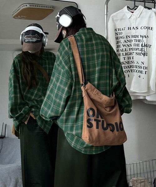 VIBGYOR（ヴィブジョー）の「ユニセックス ルーズチェックシャツ/韓国 ストリート(CZ)（シャツ/ブラウス・レディース・ブラウン/レッド/ブルー/グリーン・MEDIUM/LARGE）」の7枚目の写真