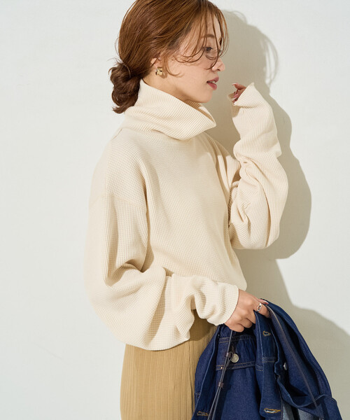 FREAK'S STORE(フリークスストア)の「限定展開 ワッフル タートルネック チュニック プルオーバー(Tシャツ/カットソー・レディース・オリーブ/ブルー/オフホワイト/杢グレー/スミクロ/ベージュ・フリ-)」の2枚目の写真
