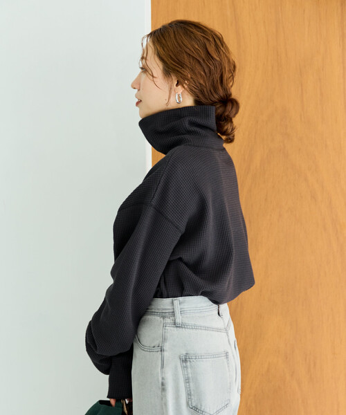 FREAK'S STORE(フリークスストア)の「限定展開 ワッフル タートルネック チュニック プルオーバー(Tシャツ/カットソー・レディース・オリーブ/ブルー/オフホワイト/杢グレー/スミクロ/ベージュ・フリ-)」の17枚目の写真