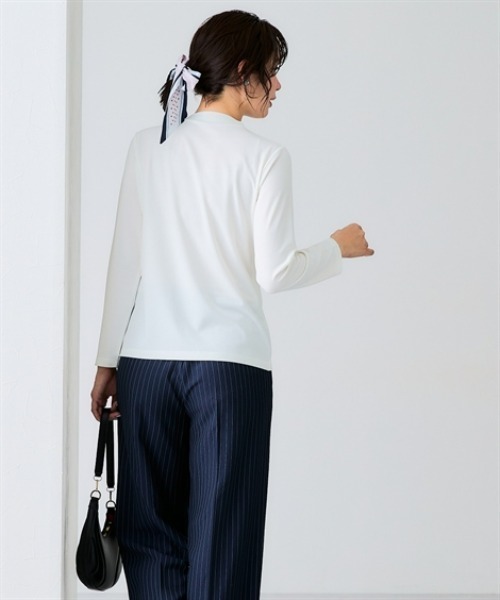 7days Life Styling（セブンデイズライフスタイリング）の「【選べる首元デザイン】透け対策　シルケット加工ダブルフロント長袖トップス（Tシャツ/カットソー・レディース・オフホワイト/ブラック・M/L/LL/3L）」の9枚目の写真