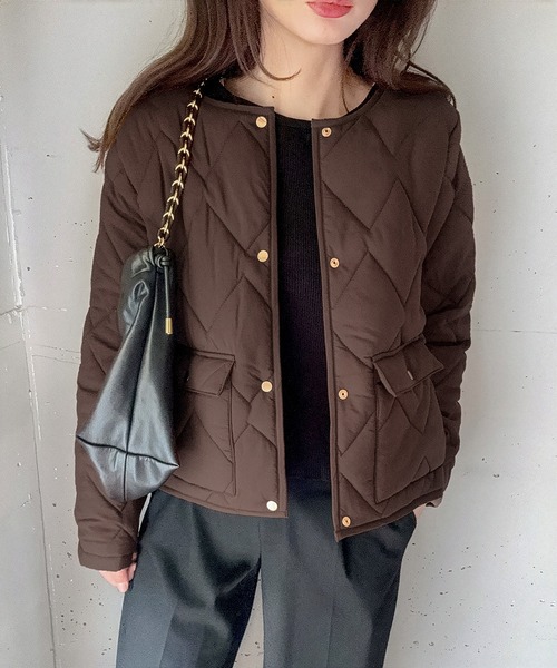 LAUIR(ラウアー)の「金釦キルティングジャケット(ノーカラージャケット・レディース・アイボリー/ブラック/ブラウン・MEDIUM/X-LARGE/LARGE)」の13枚目の写真