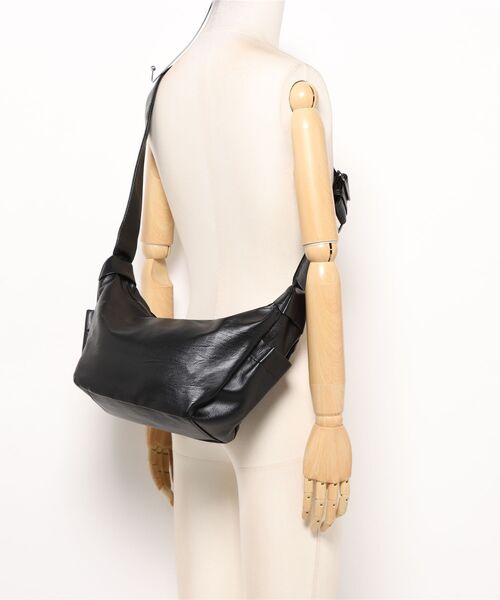 セール】2WAY レザーライクハーフムーンショルダーバッグ（ショルダー