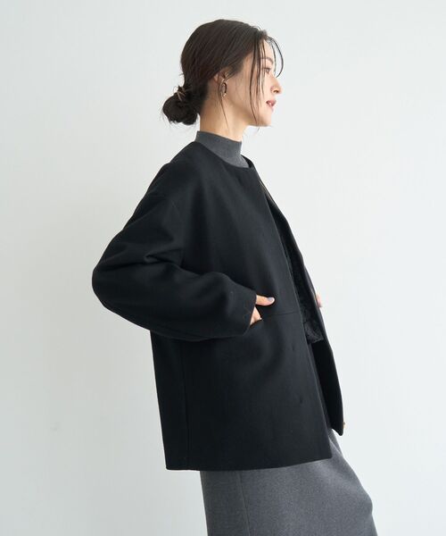 YECCA VECCA（イェッカヴェッカ）の「【国産ウール使用】ノーカラーミドル丈ウールコート（ノーカラーコート・レディース・ブラック/ライトベージュ・FREE）」の21枚目の写真