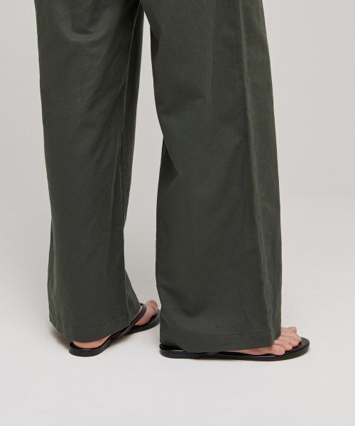 MUSINSA STANDARD WOMAN(ムシンサスタンダードウーマン)の「ウーマンズコットンリネンワイドバンディングパンツ【カーキ】(その他パンツ・レディース・その他・24/26/28/30)」の6枚目の写真