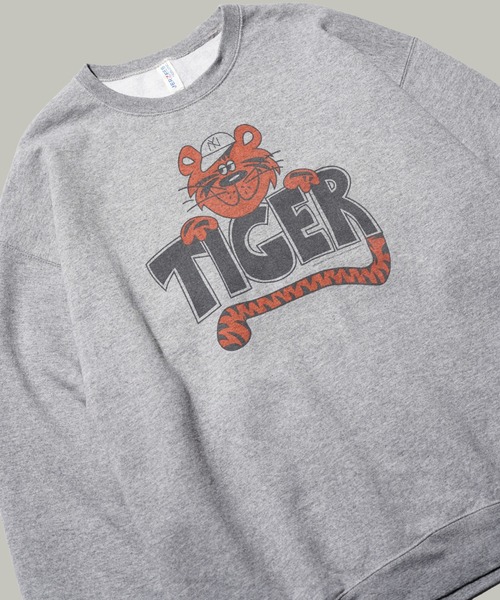 JERZEES(ジャージーズ)の「JERZEES / ジャージーズ TIGER CREW SWEAT タイガー プリント スウェット(スウェット・メンズ・グレー/ライトグレー・LARGE/X-LARGE/XX-LARGE/MEDIUM)」の2枚目の写真