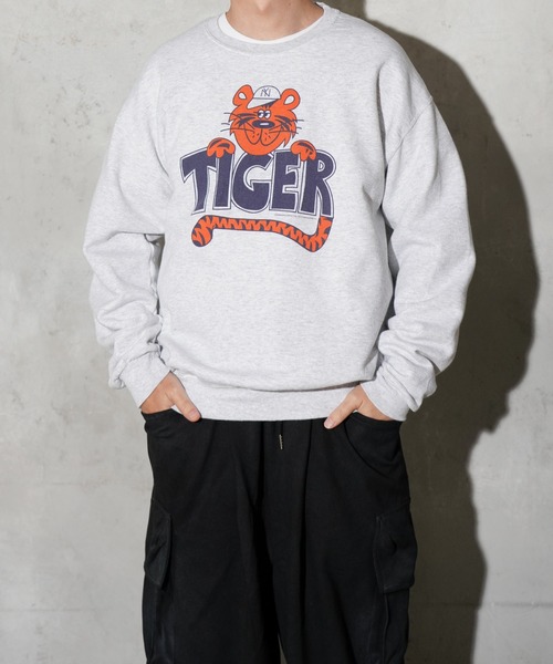 JERZEES(ジャージーズ)の「JERZEES / ジャージーズ TIGER CREW SWEAT タイガー プリント スウェット(スウェット・メンズ・グレー/ライトグレー・LARGE/X-LARGE/XX-LARGE/MEDIUM)」の3枚目の写真